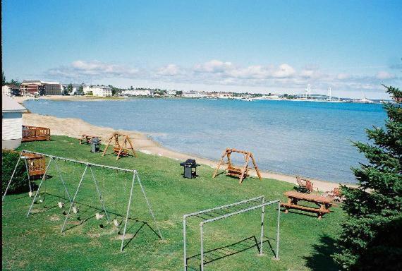 Sunrise Beach Motel Mackinaw City Esterno foto