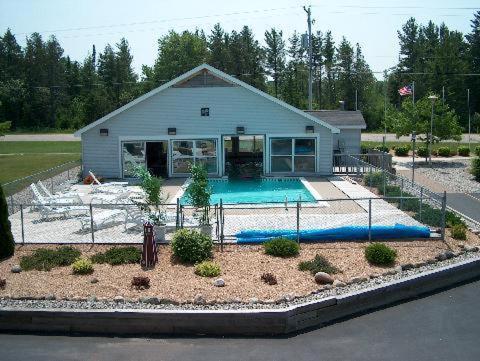 Sunrise Beach Motel Mackinaw City Esterno foto