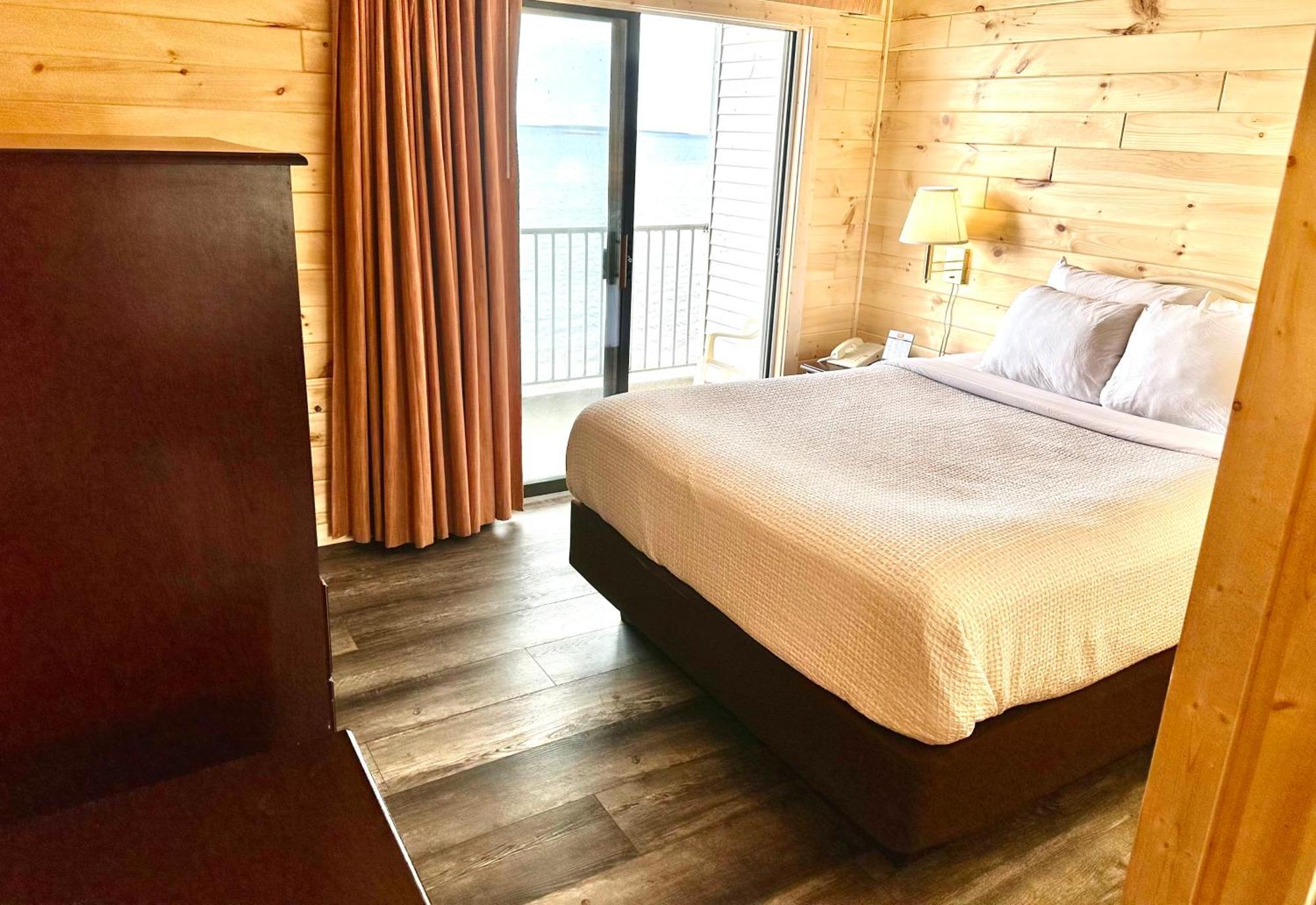 Sunrise Beach Motel Mackinaw City Esterno foto