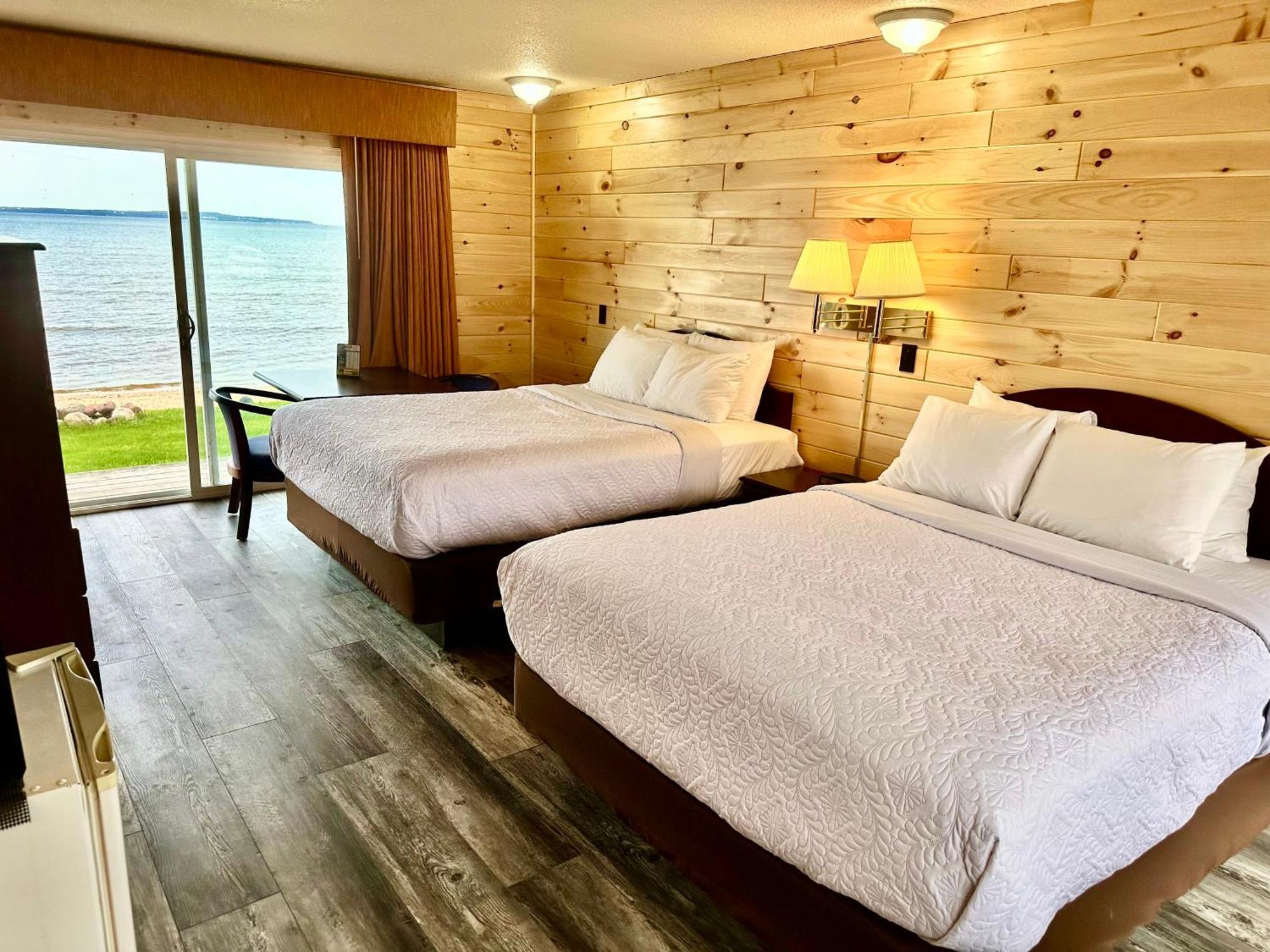 Sunrise Beach Motel Mackinaw City Esterno foto