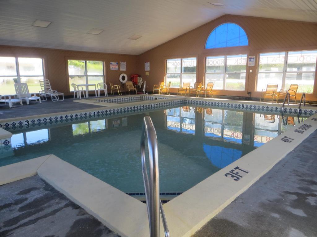 Sunrise Beach Motel Mackinaw City Esterno foto