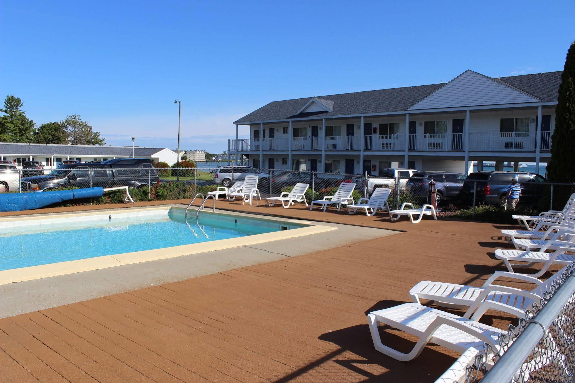 Sunrise Beach Motel Mackinaw City Esterno foto
