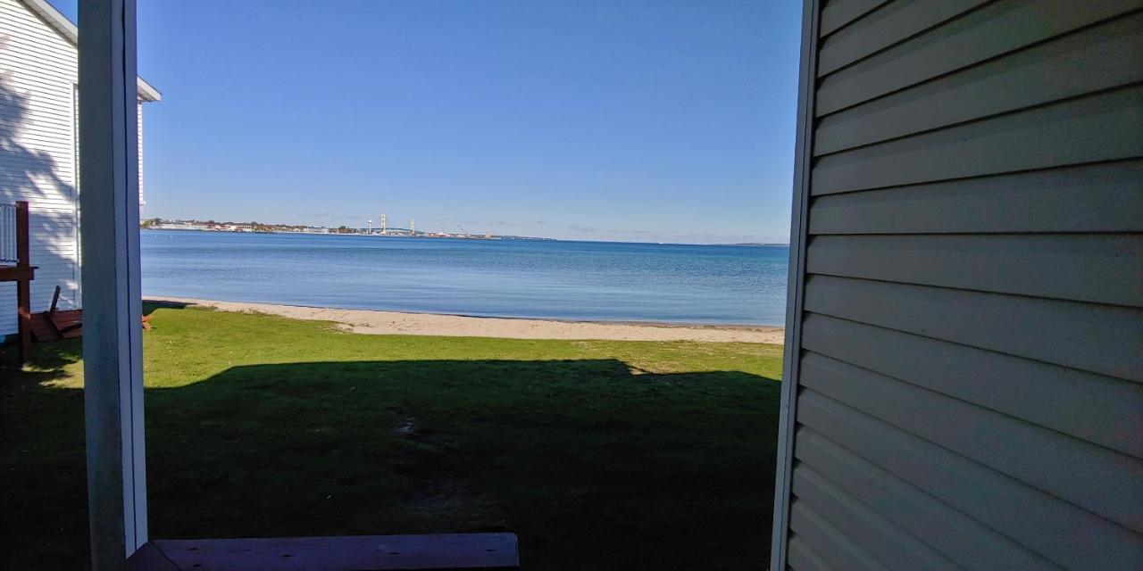 Sunrise Beach Motel Mackinaw City Esterno foto