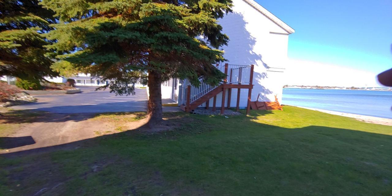 Sunrise Beach Motel Mackinaw City Esterno foto