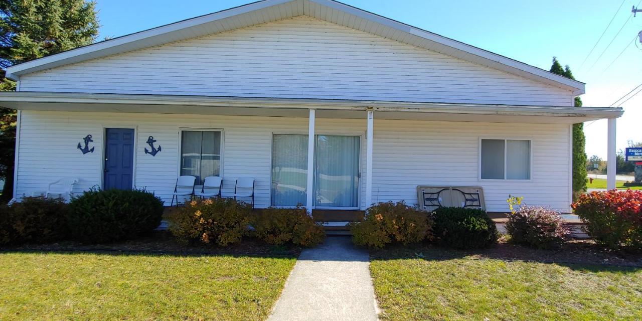 Sunrise Beach Motel Mackinaw City Esterno foto